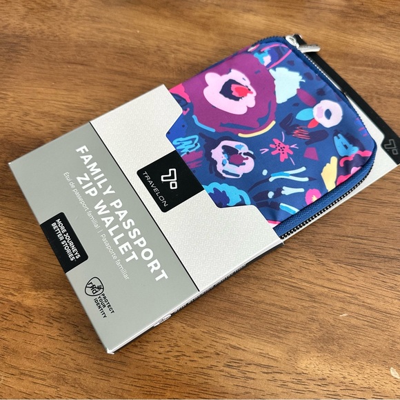 Travelon RFID Blocking Family Passport Wallet - Picture 1 of 4